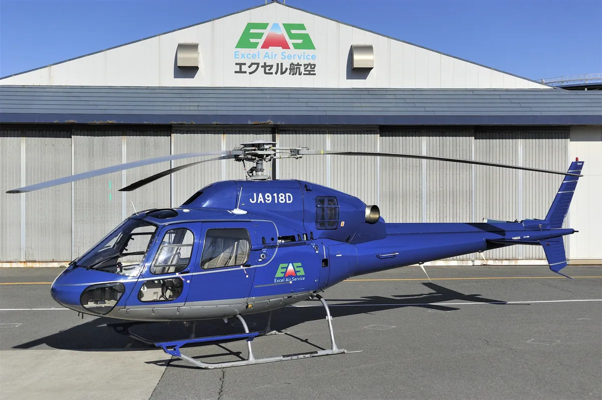 運航機材のエクセル航空のヘリコプターAS355